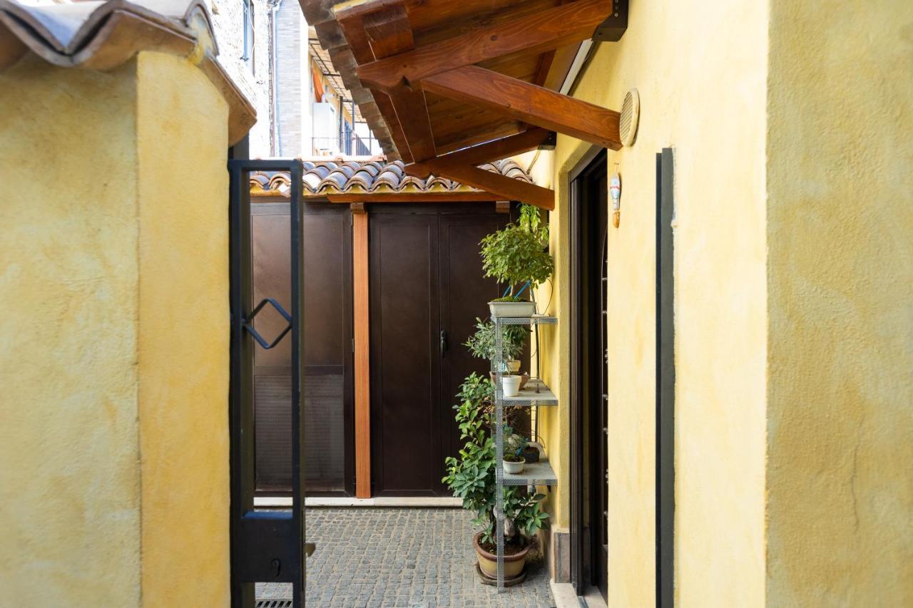 Casa Orsini, B&B And Winery Монтеротондо Екстериор снимка